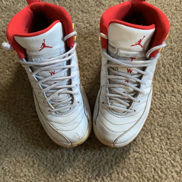 Boys Jordan sneakers - Picture 3 of 4